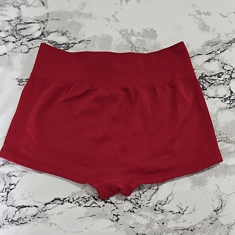 Burgundy Seamless short shorts